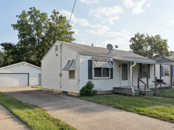 8 Southampton Ct, Newton, IA 50208