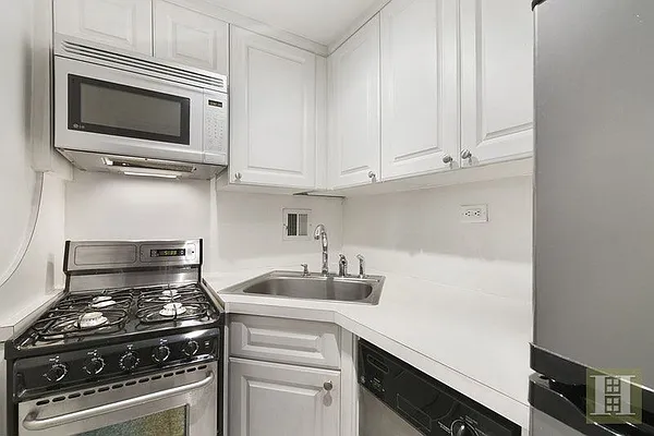 Rented by Halstead Real Estate | media 5