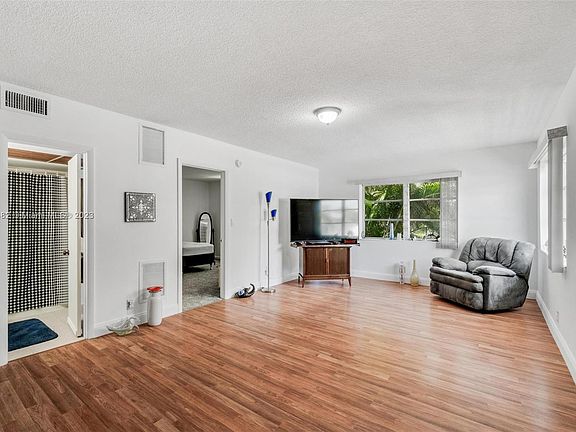 2nd image of 649 W Oakland Park Blvd APT 217A
