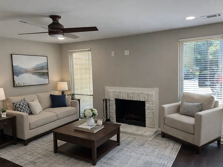 1135 Riverbend Club Dr SE — Photo 2