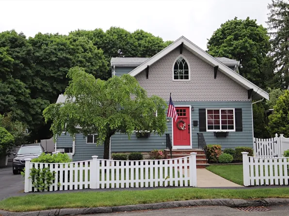 52 Pearson St, Saugus, MA 01906