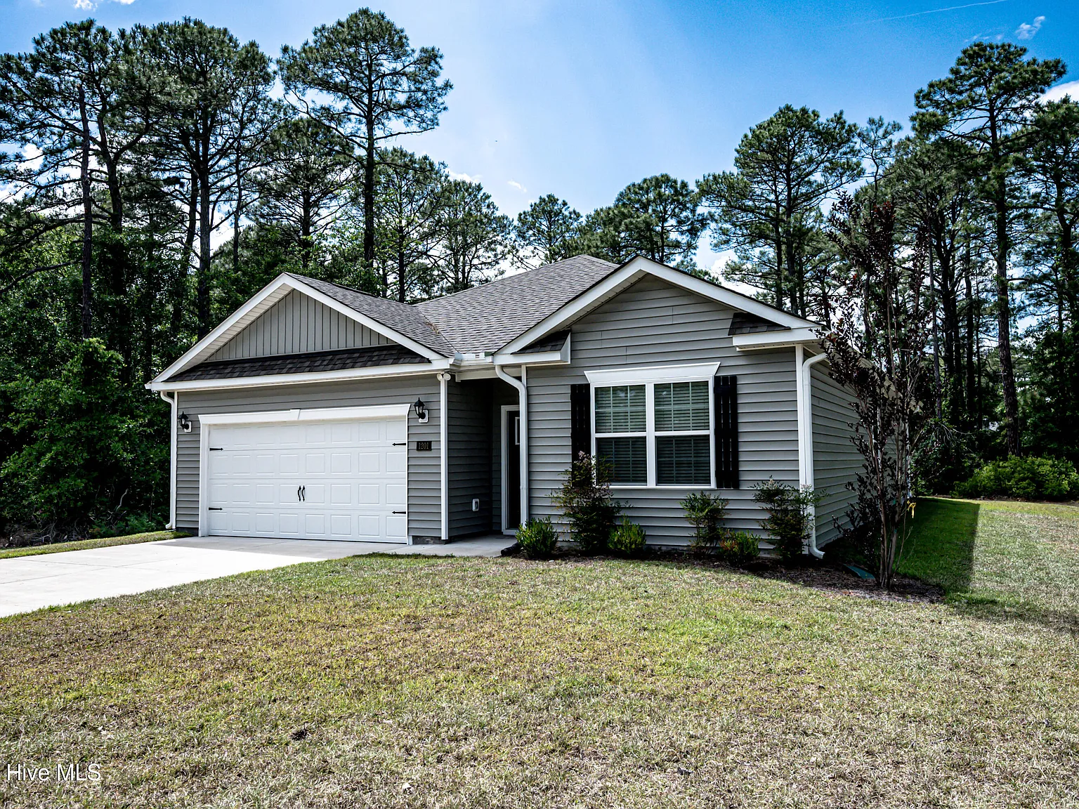 4 bed, 2.0 bath, 1764 sqft, $2,200 — Photo 3
