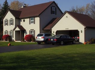 11067 N Oriole Ln, Mequon, WI 53092