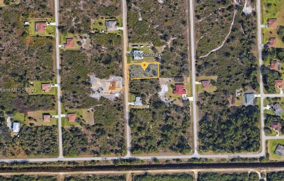 2nd image of 810 Highland Ave