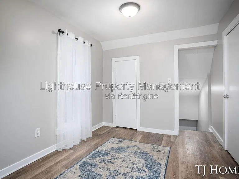1468 Jiroch St — Photo 7