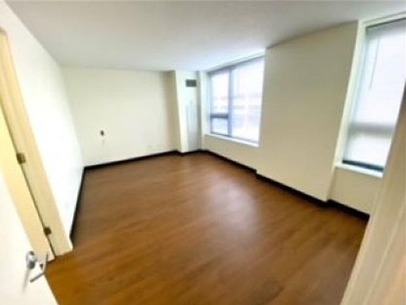 3rd image of 7450 N Rogers Ave #96425f3c2