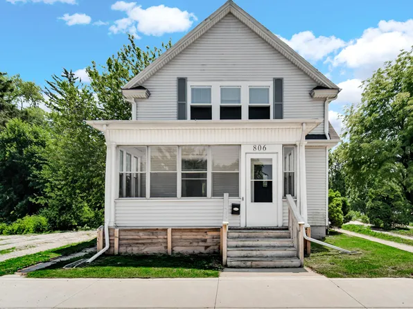 806 1st St, La Porte, IN 46350