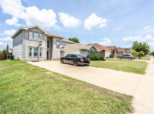823 Parkside Dr, Cedar Hill, TX 75104