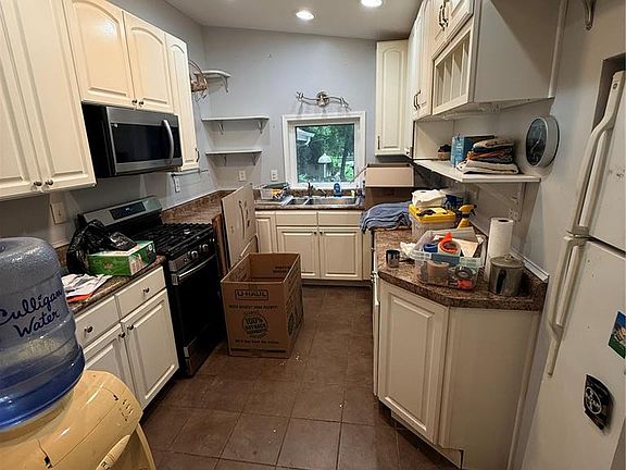 2nd image of 309 Jefferson Ave