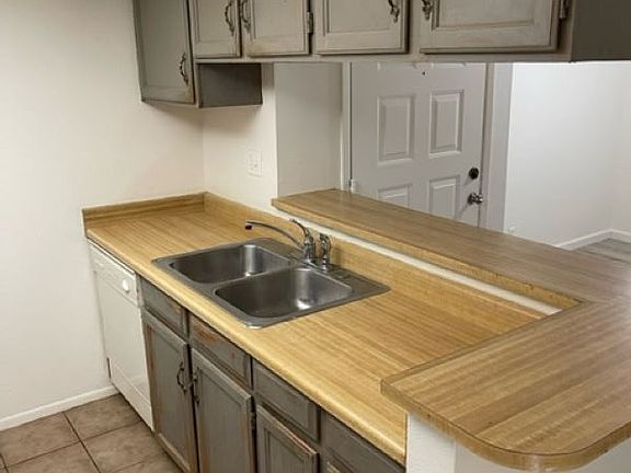 4th image of 540 N May St #3076