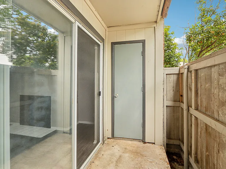 B1 - 2BD, 2BA - 920SF - Patio