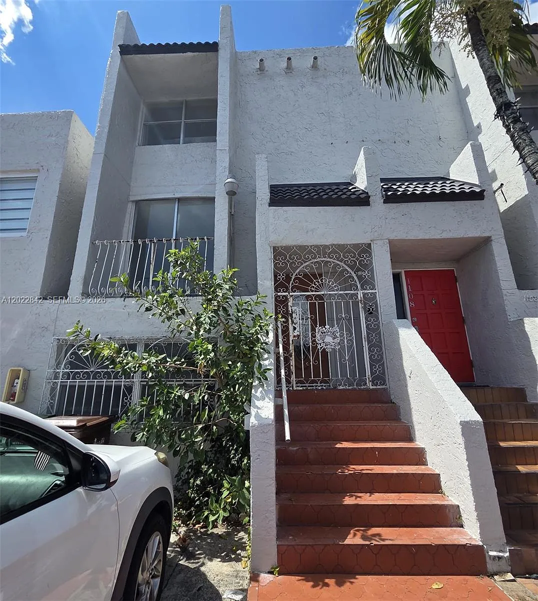 Building Photo - 1104 W 44th St #87