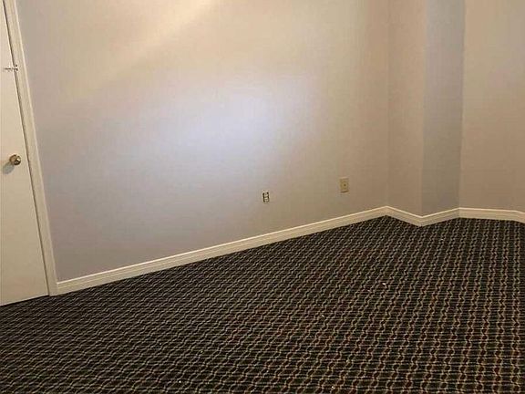 5th image of 527 Glengarry Ave Basement 2