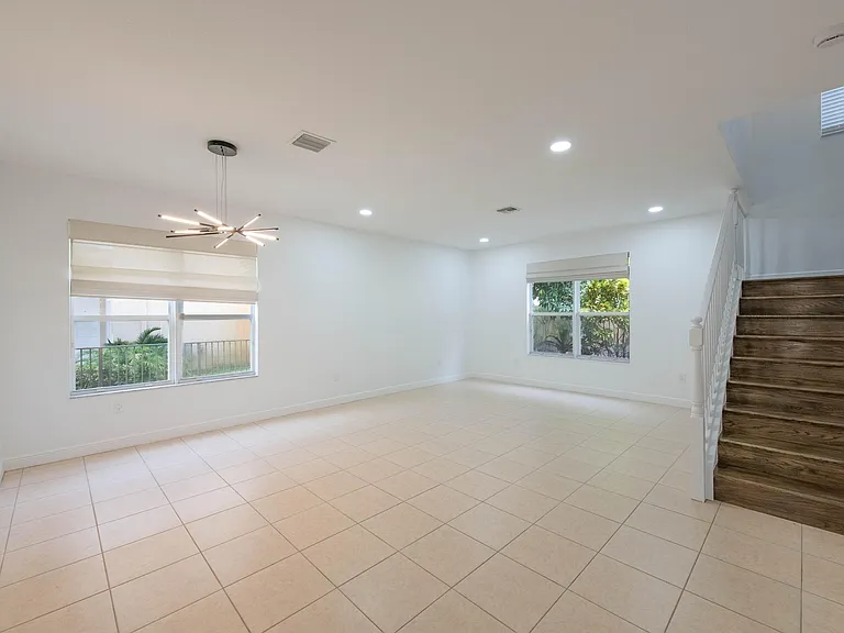 4668 SW 183rd Ave — Photo 5