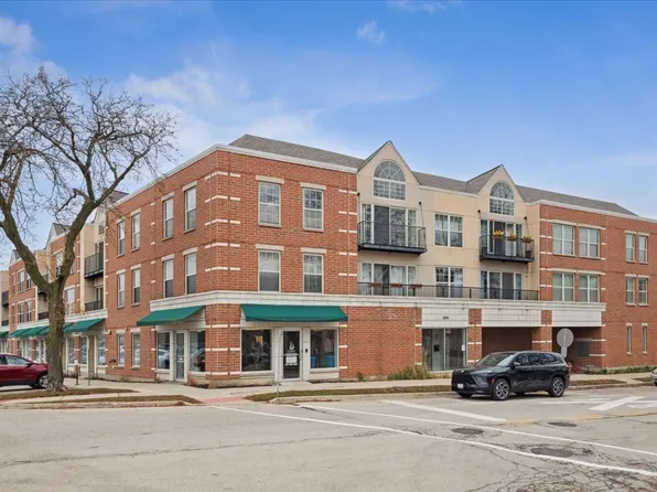1800 Dewes St Unit 305, Glenview, IL 60025