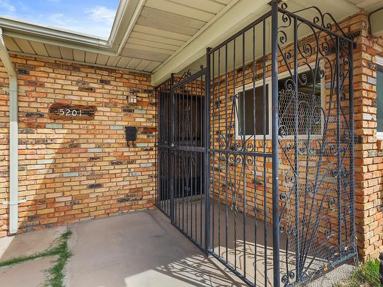 5201 Cornell Ave — Photo 4