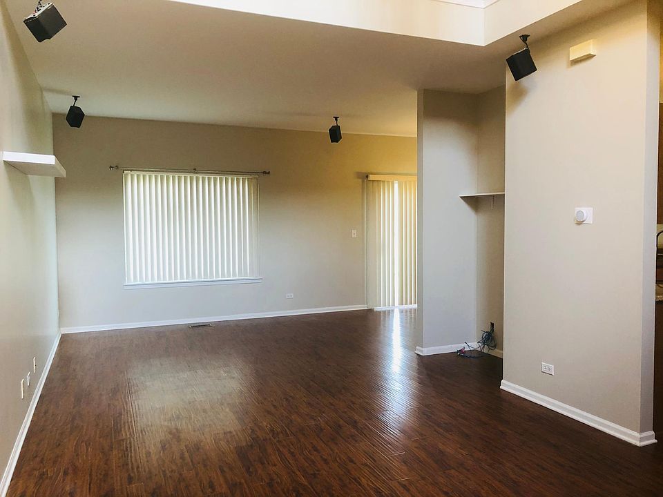 1st image of 1043 Parkhill Cir #1043