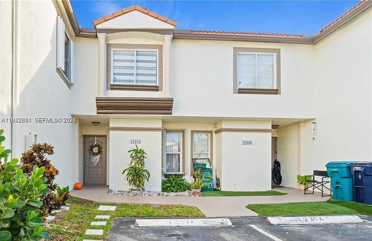 3 bed, 2.5 bath, 1800 sqft, $2,950 — Photo 1