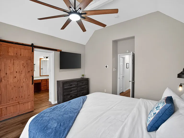 395 Spring Dr — Photo 5