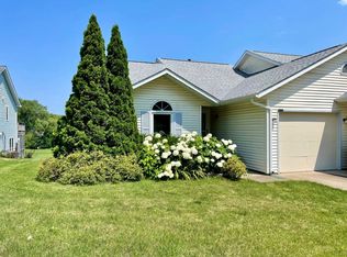 1040 Cambria Ct, Iowa City, IA 52246