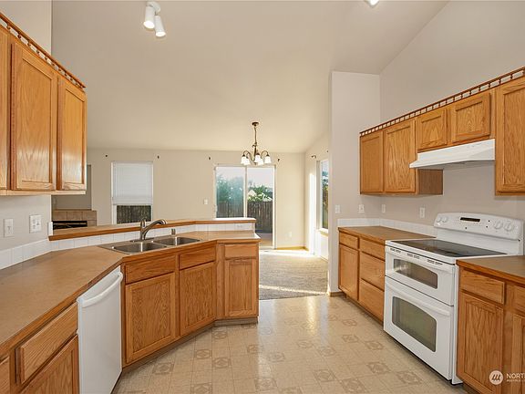 5th image of 8944 Milbanke Court SE
