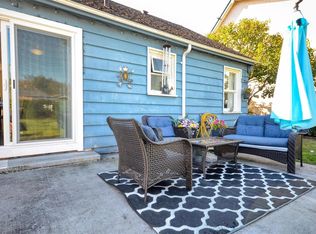 1006 Lyall St, Esquimalt, BC V9A 5E9