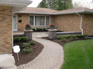 5905 Rowley Blvd, Waterford, MI 48329