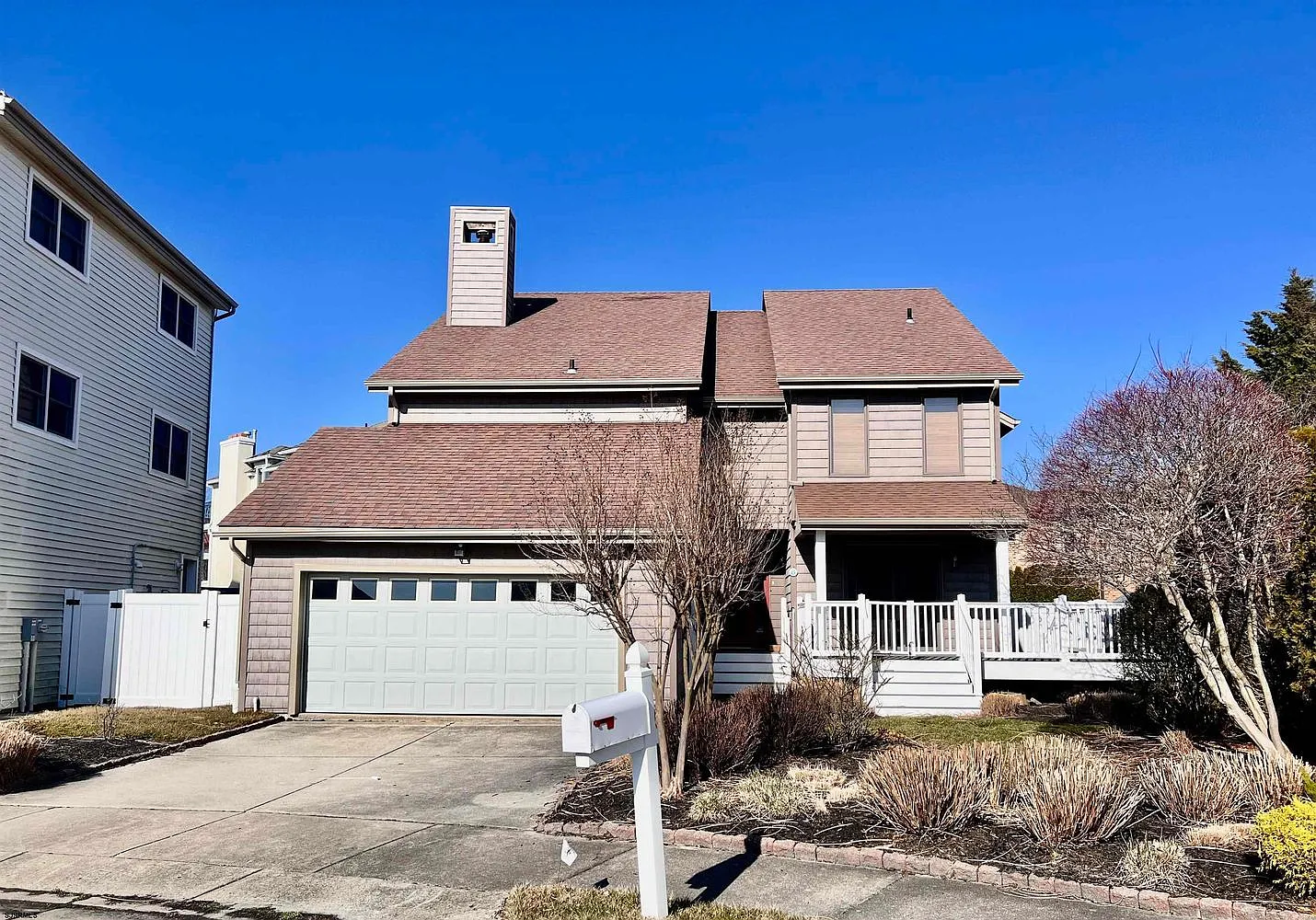 5 bed, 3770 sqft, $9,000 — Photo 3