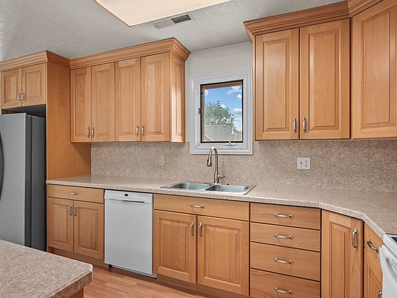3rd image of 328 E Heather Ridge Cir