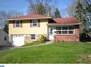 27 Russell Rd, Willow Grove, PA 19090