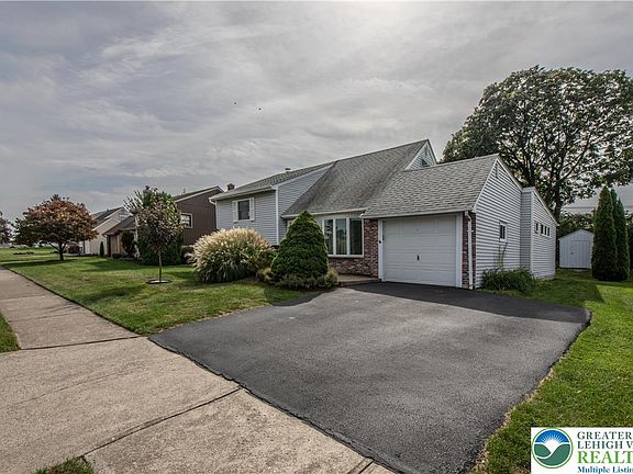 3rd image of 2229 Vista Dr
