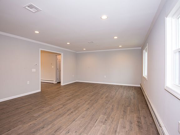4th image of 110 Orlando Blvd