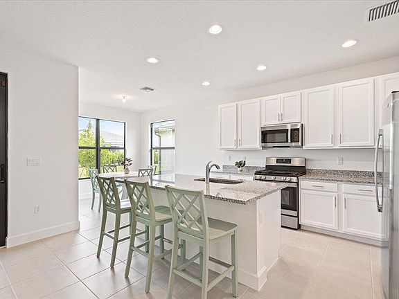 5th image of 12545 SW Emerald Estuary Terrace