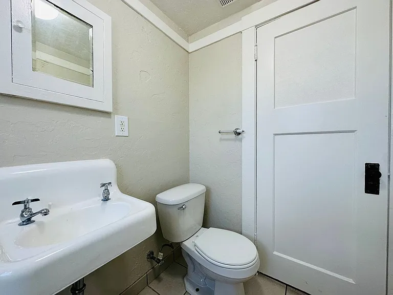 Don Martin Historic Apartments! — Photo 22