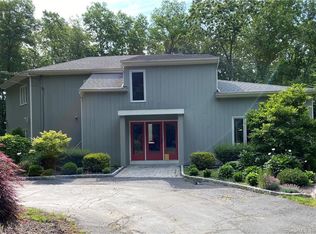 141 Newton Rd, Woodbridge, CT 06525