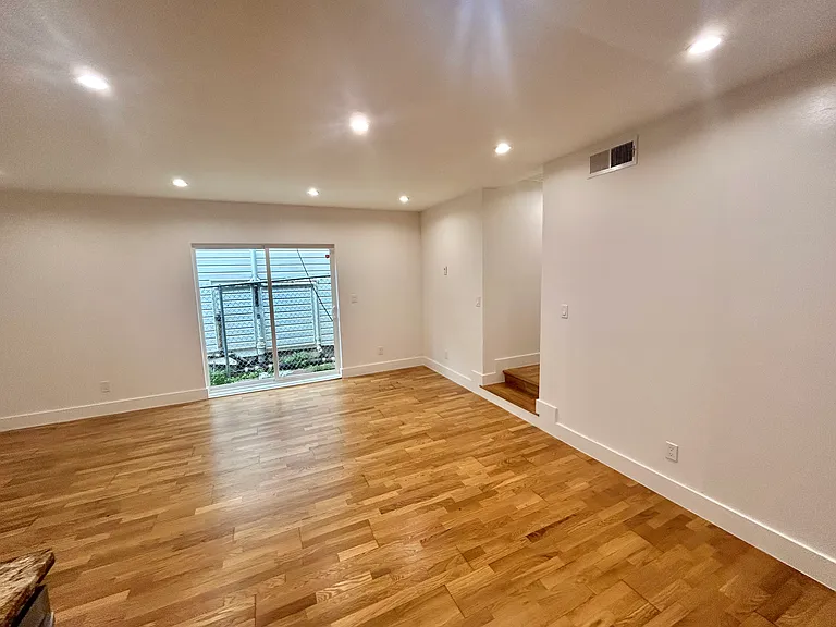 1379 Revere Ave #B — Photo 33