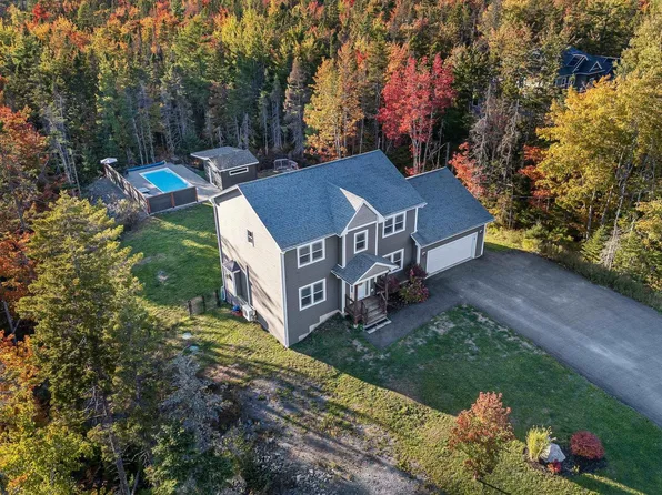 196 Confederation Ave, Fall River, NS B2T 0P8