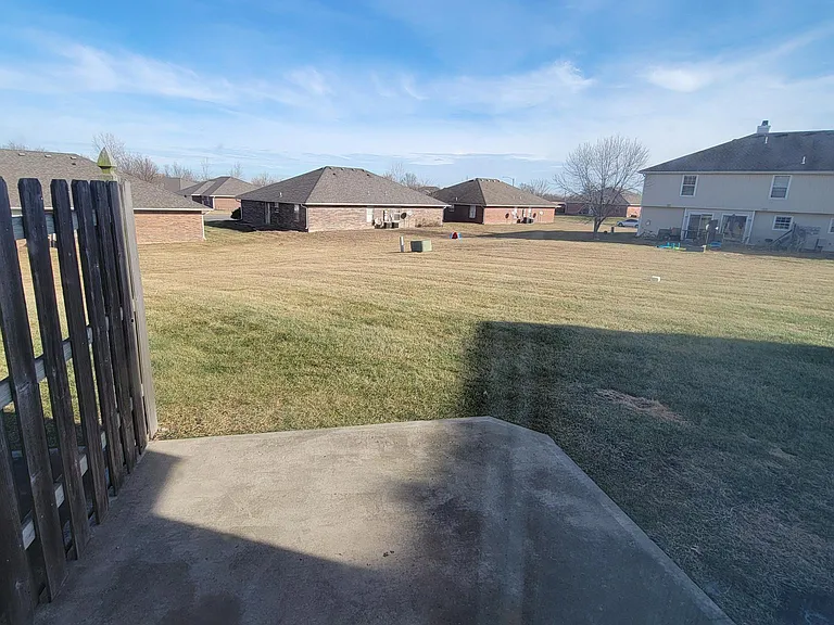 1279 NW Phelps Dr — Photo 7