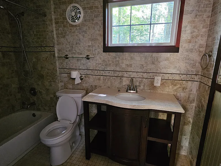 630 Robinhoods Holw #1 — Photo 4