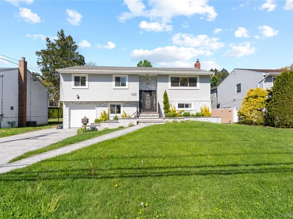 1059 Denton Avenue, Manhasset Hills, NY 11040