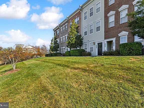 3rd image of 42393 Goldenseal Sq
