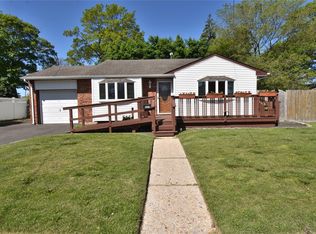 324 W 16th St, Deer Park, NY 11729