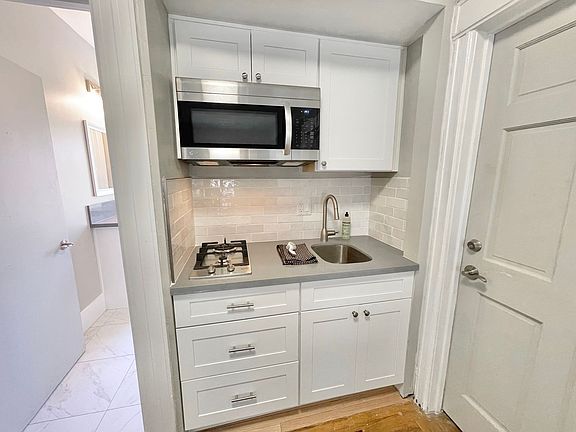 4th image of 715 18th St