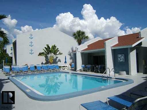 Pool & Clubhouse