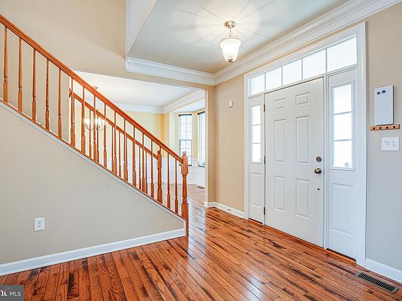 5th image of 130 Coachman Cir