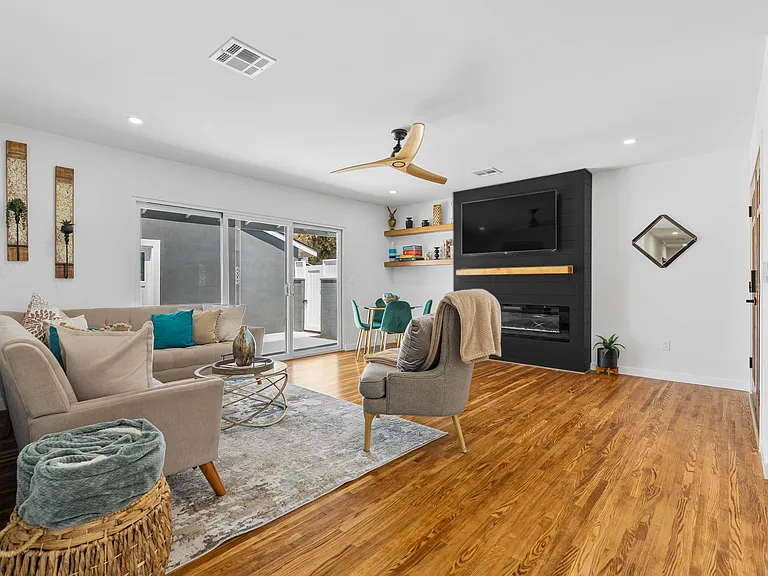 401 Rancho Dr — Photo 6