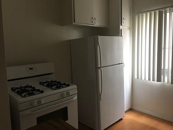 5th image of 838 S Gramercy Pl