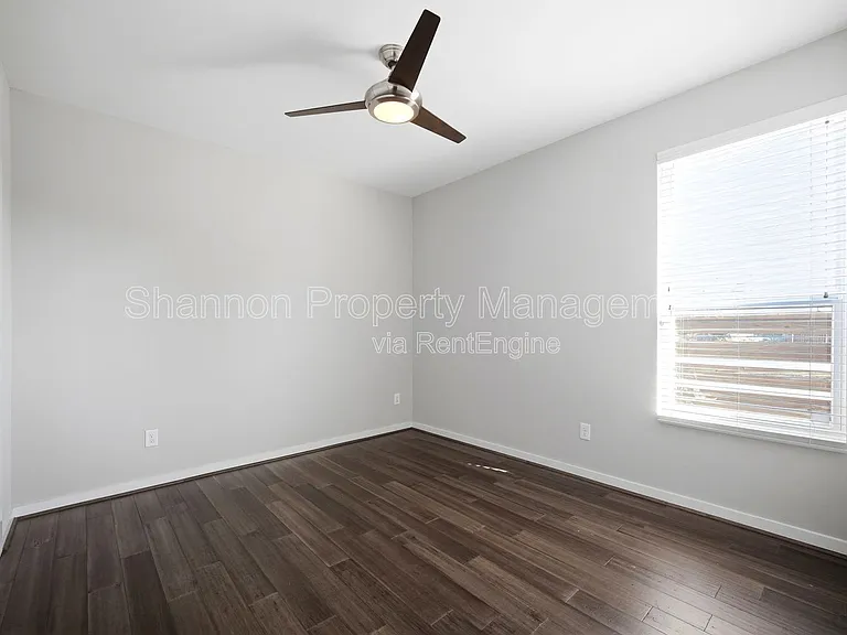 605 Dumble St — Photo 37