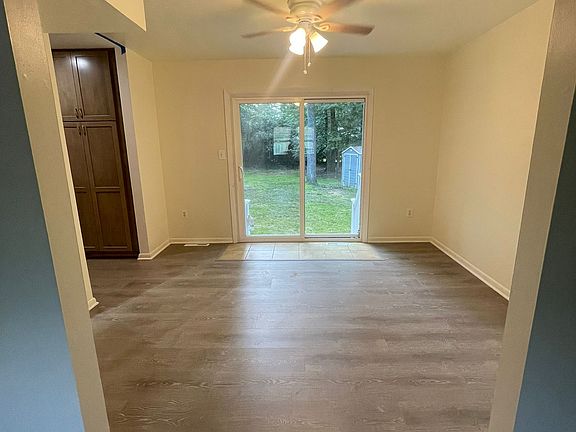 Dinning Room between Living room and Kitchen