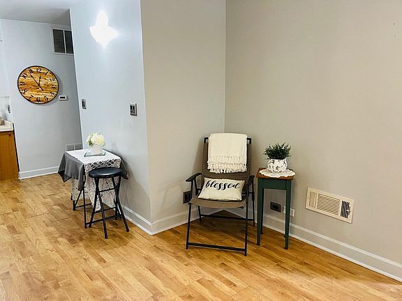 4th image of 2919 Ezra Ave